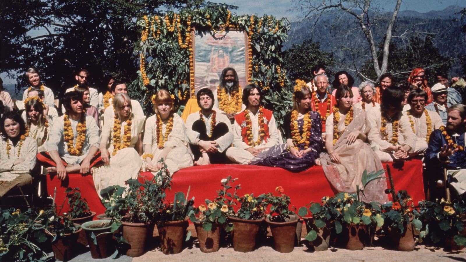 180210-Fleming-The-Beatles-in-india-hero-Hulton_Archive_afmpuv