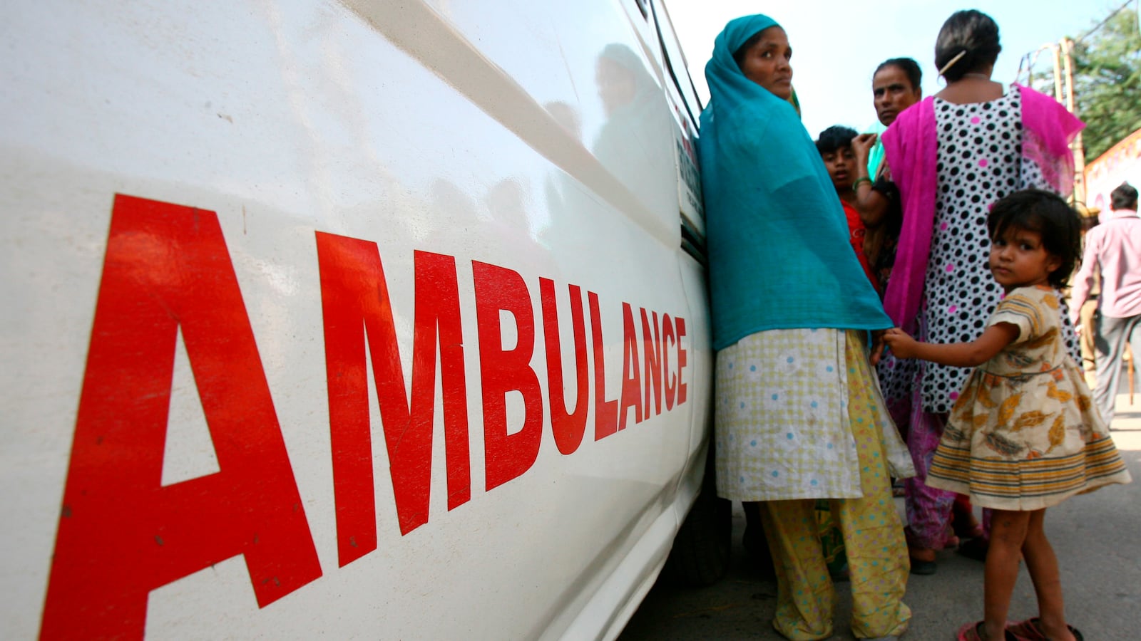 2008-09-27T120000Z_548227145_GM1E49R1GQC01_RTRMADP_3_INDIA-BLAST_pzh3im