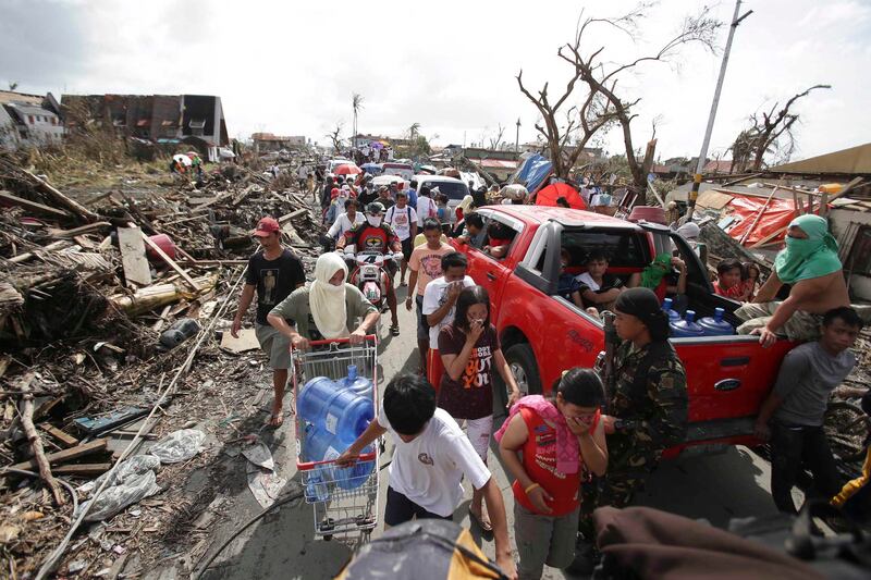 galleries/2013/11/08/monster-typhoon-haiyan-barrels-into-philippines-photos/131111-typhoon-philippines-update-4_qvhcfq