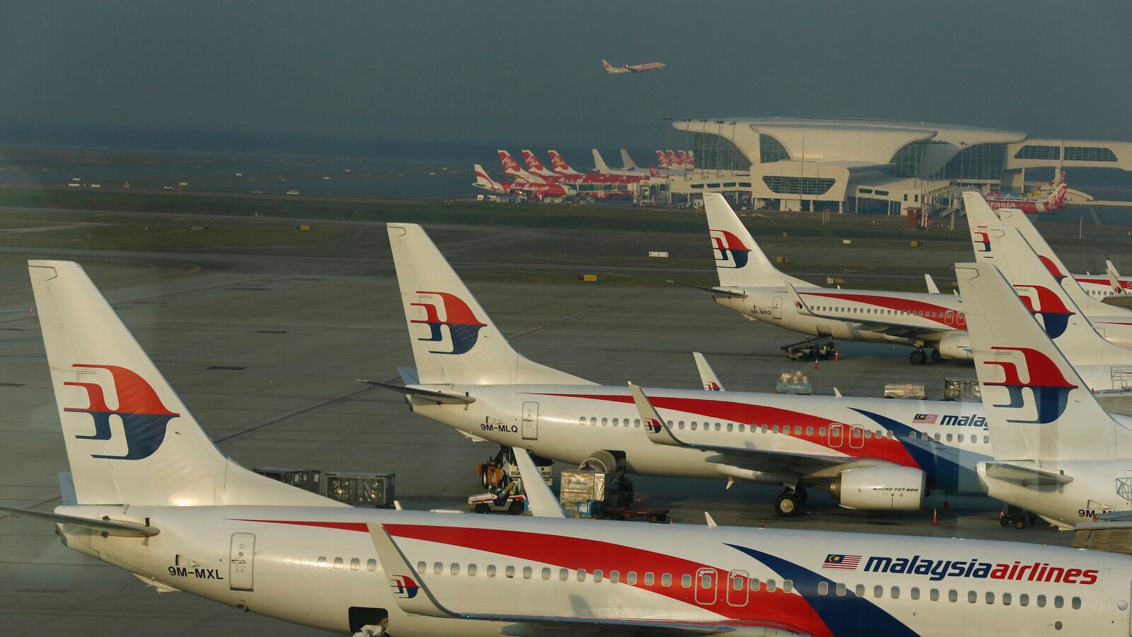 cheats/2014/08/29/malaysia-airlines-to-fire-6-000-workers/140829-malaysia-airlines-cheat_o6ybg5