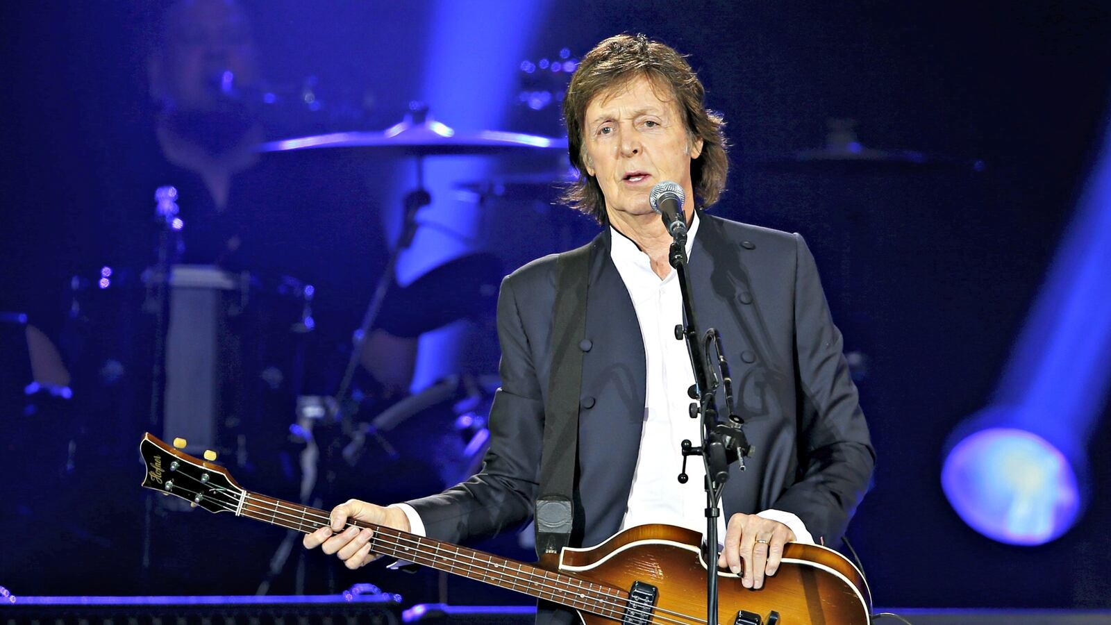 videos/2016/04/14/watch-paul-mccartney-play-a-hard-day-s-night-for-first-time-in-51-years/160414-kirell-paul-mccartney-tease_qepgyh