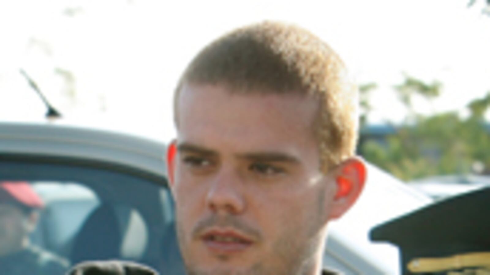 articles/2010/06/08/joran-van-der-sloot-confesses-to-stephany-flores-murder/nadeau-van-der-sloot-arrest_105549_a10drf