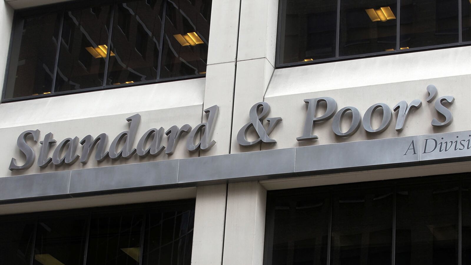 cheats/2011/11/29/s-p-downgrades-15-banks/standard-and-poors-investigation_ar11me