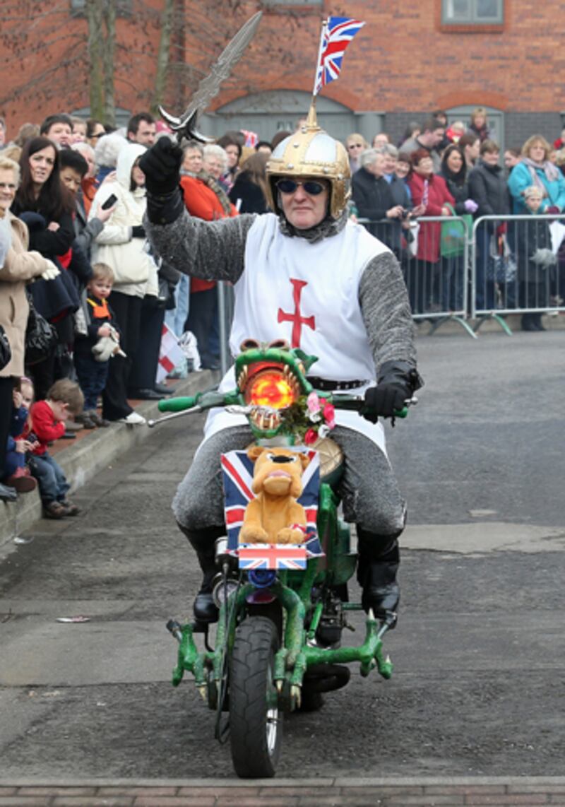 articles/2013/03/05/where-s-the-bump-kate-middleton-in-grimsby/kate-bike_m5n3ad