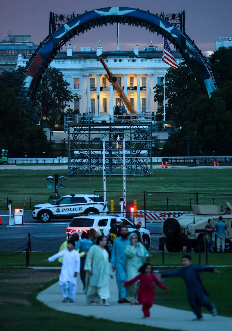 Construction continues on a temporary arena that will host the UFC Freedom 250 fight event in June on the South Lawn of the White House in Washington, D.C., U.S., May 27, 2026. REUTERS/Jonathan Ernst