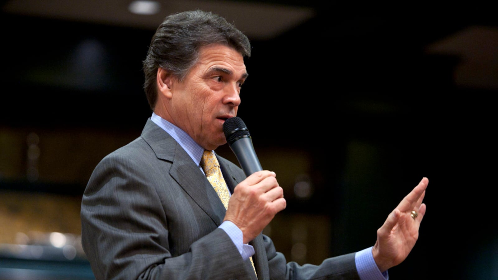 cheats/2011/12/12/perry-blames-lousy-debates-on-bad-back/rick-perry-blames-back-poor-performance-debates-cs_gvmb9v