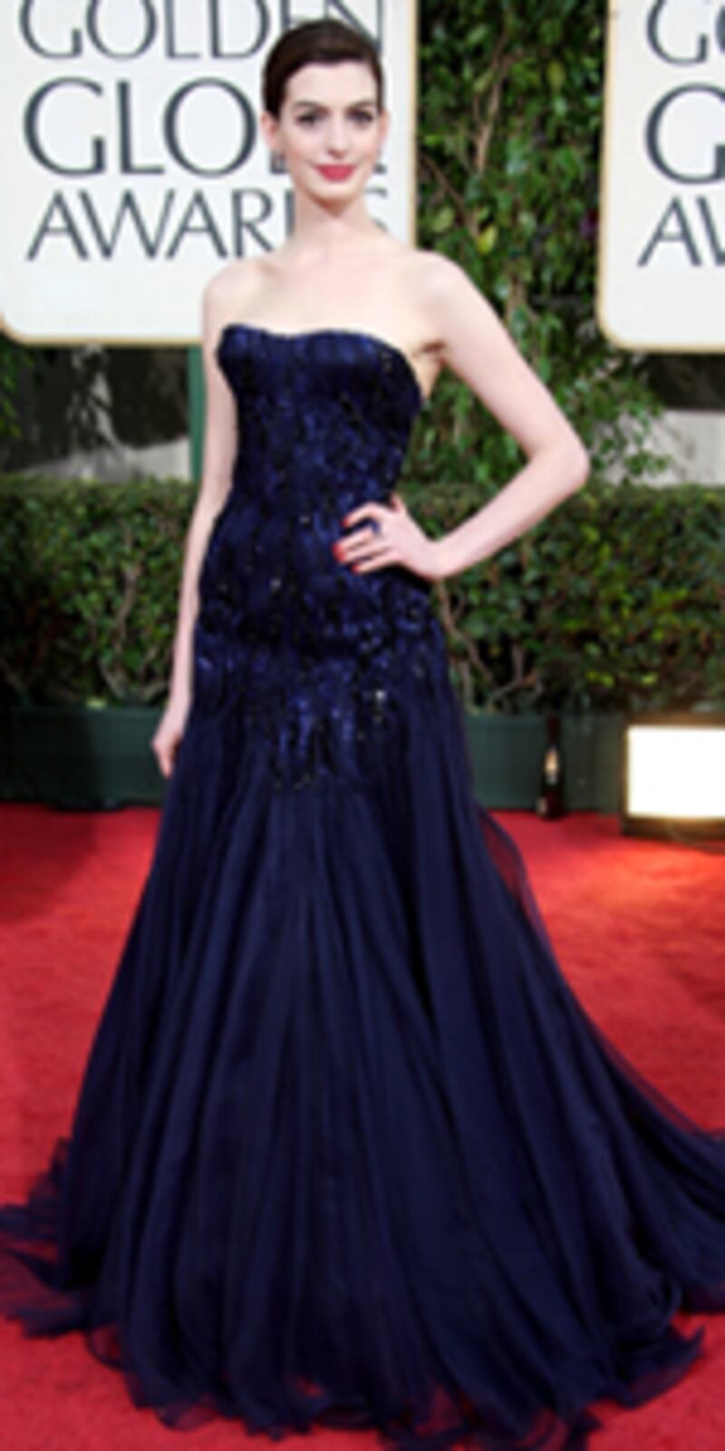 articles/2009/02/20/battle-of-the-oscar-stylists/ginsberg-rachel-zoe-hathaway_smiwp5