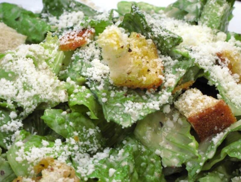 galleries/2010/07/02/deadly-salads/deadly-salads---jasons-deli-ceasar-salad-with-bread_danaib