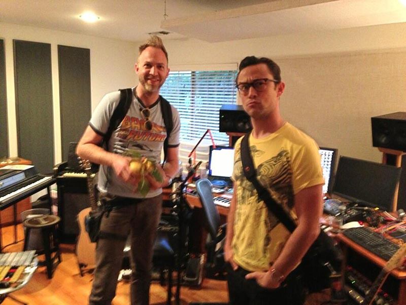 galleries/2013/03/31/lindsay-lohan-shakira-more-celebrity-twitter-pictures-photos/130327-twit-pics-gordon-levitt_uldvr7