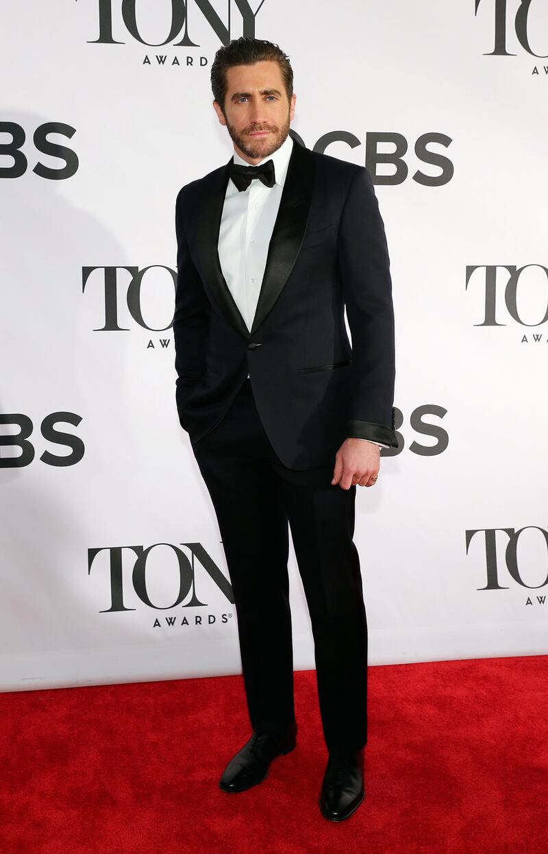 galleries/2013/06/09/tony-awards-red-carpet-2013-neil-patrick-harris-more-photos/130609-tonys-gyllenhaal_jvinn5