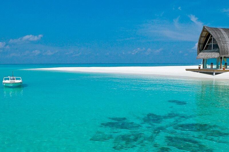 galleries/2013/10/25/top-25-islands-in-the-world-photos/top-islands-velavaru-resort_kgvun4