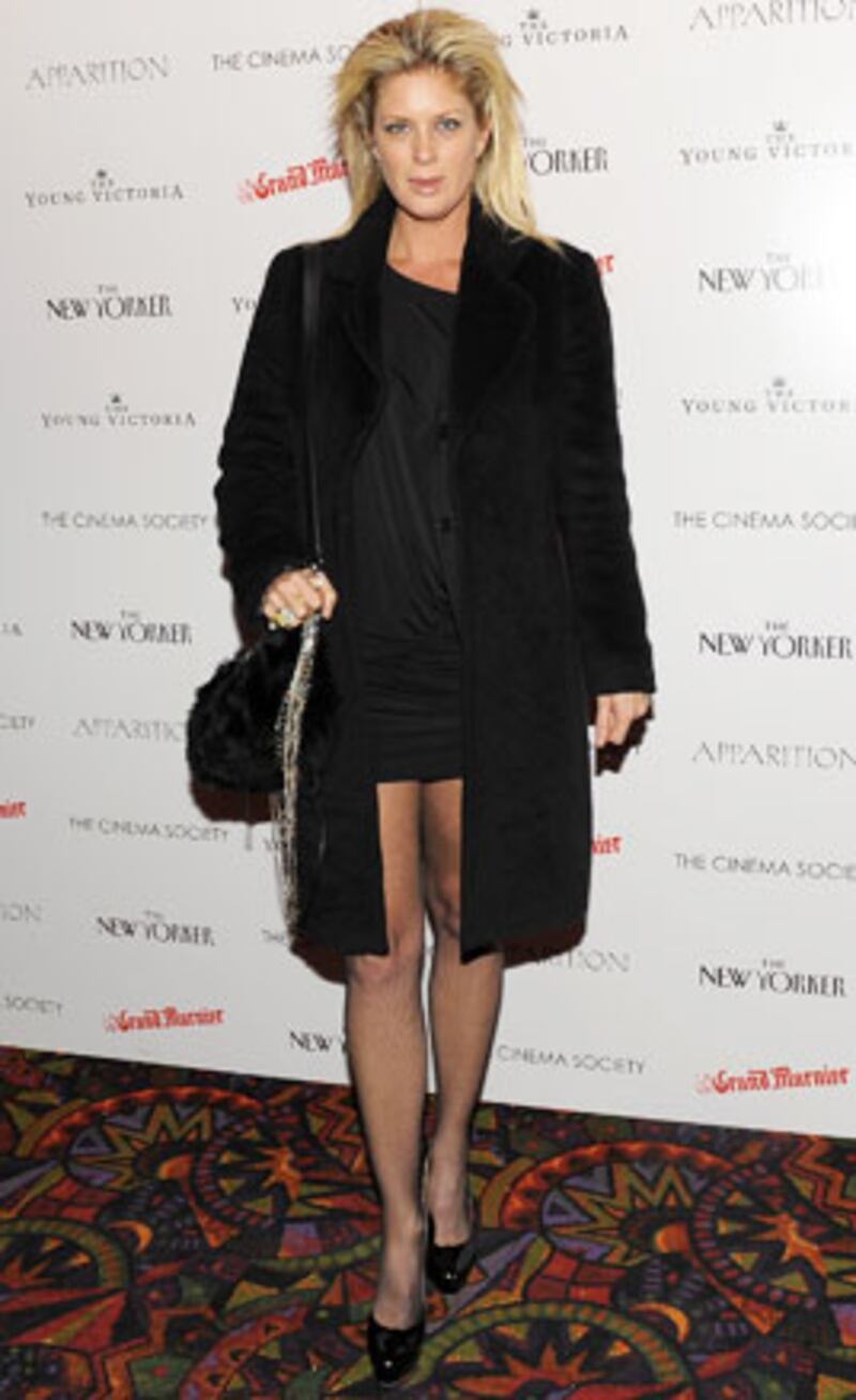 galleries/2009/12/11/the-young-victoria-premiere/young-victoria-red-carpet-12_dkwinw