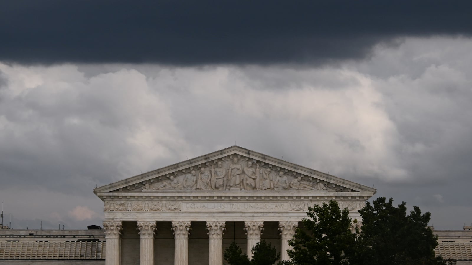 2020-10-05T093040Z_468898168_RC29CJ93IS0F_RTRMADP_3_USA-COURT_hzxn2s