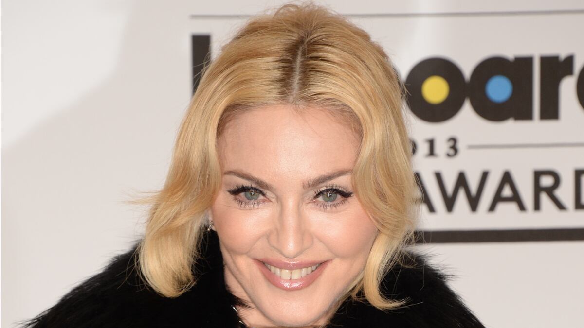 cheats/2016/03/24/madonna-s-new-york-parking-scam-busted/160324-madonna-parking-cheat_tamg0i