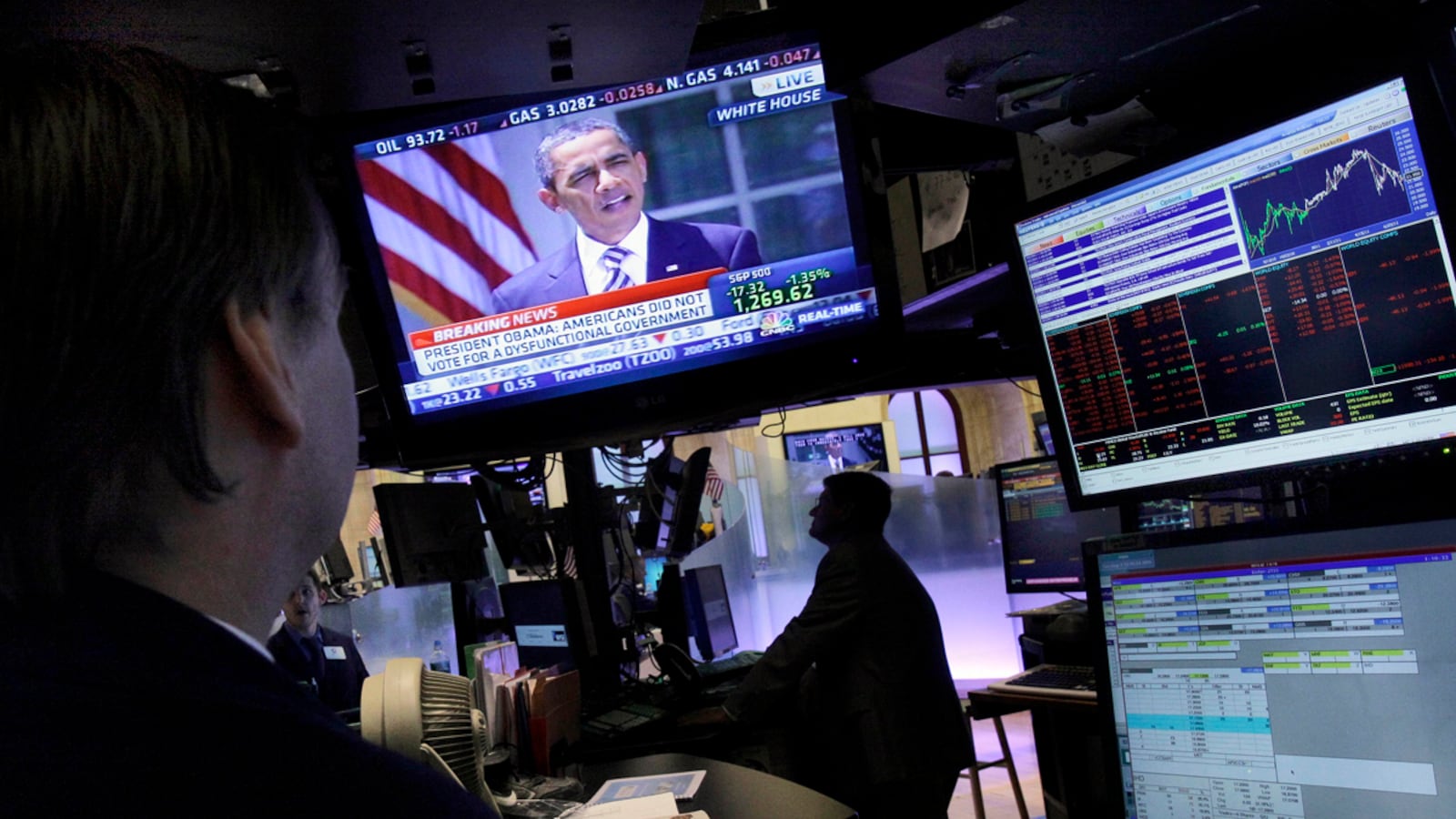articles/2011/08/08/u-s-stocks-plummet-economists-say-it-s-all-politics/economy-politics-wrap_dd2b6b