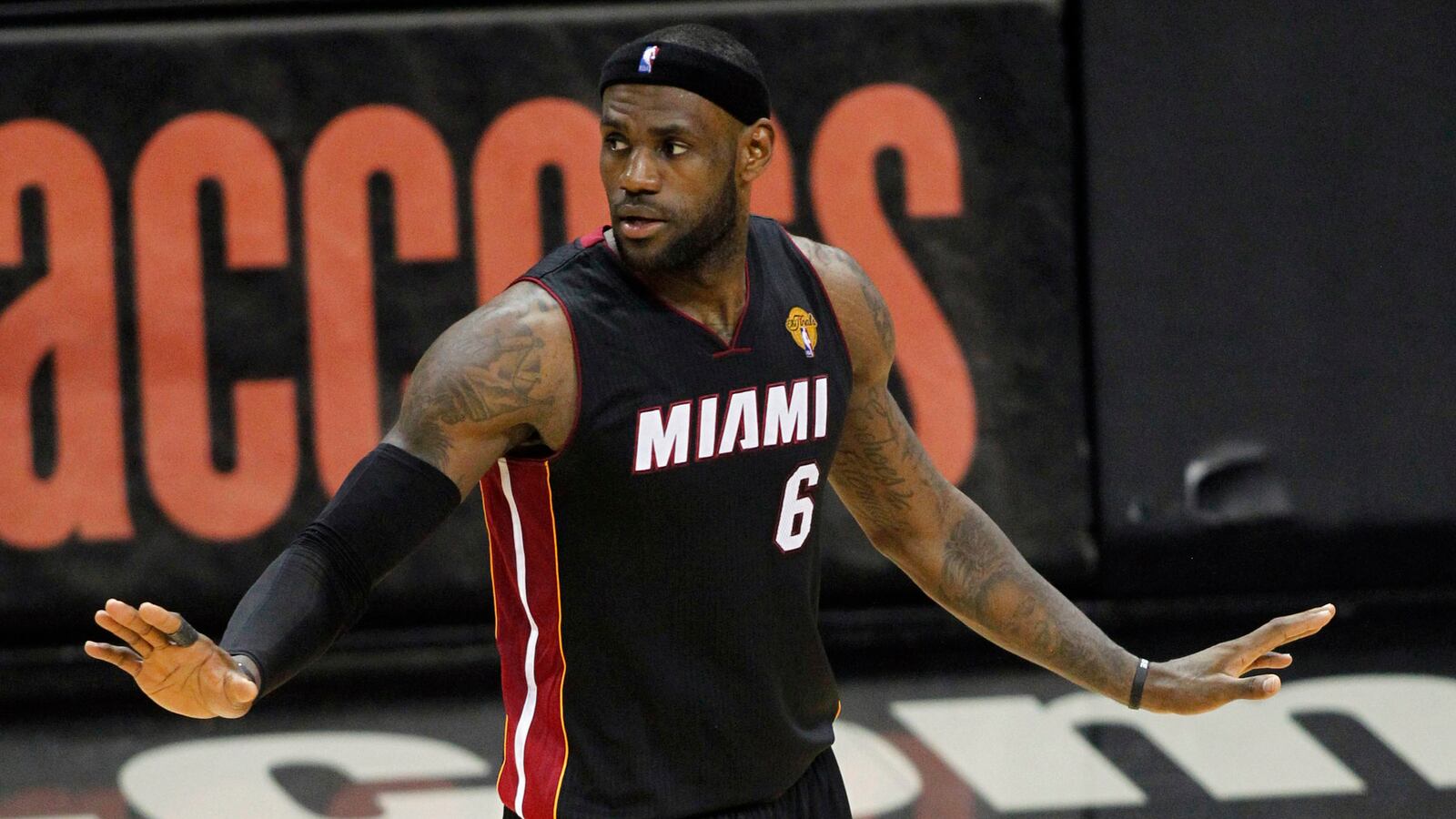 cheats/2014/06/24/lebron-james-becomes-a-free-agent/140624-lebron-contract-cheat_prjxlj