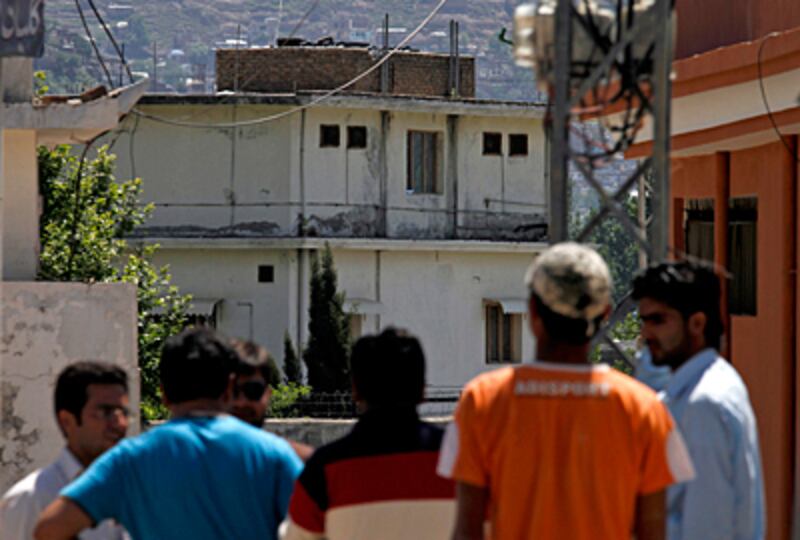 articles/2011/05/13/taliban-commander-osama-bin-laden-was-not-isolated/yousafzai-moreau-osama_180265_gqwrbo