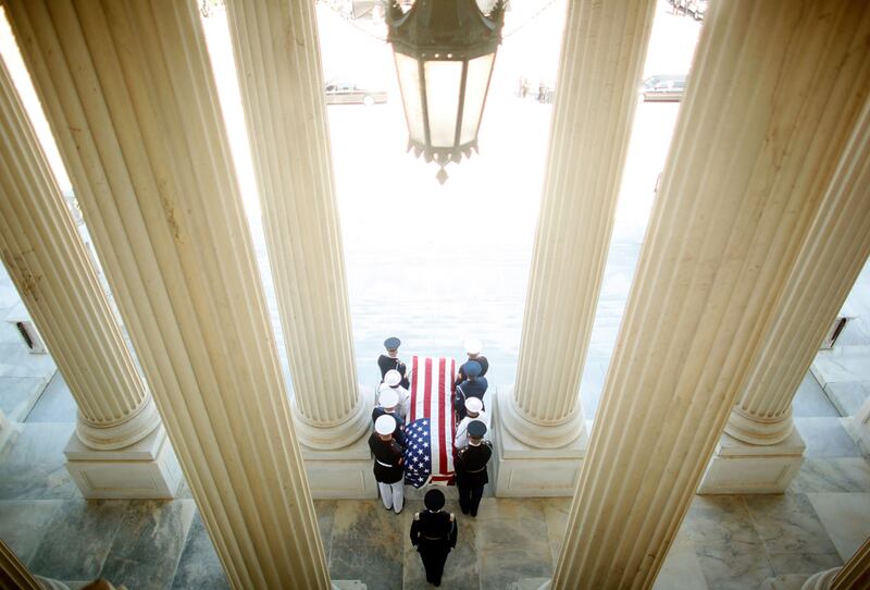 galleries/2010/12/29/the-year-in-pictures-2010/year-in-pictures---coffin_kvkxkd