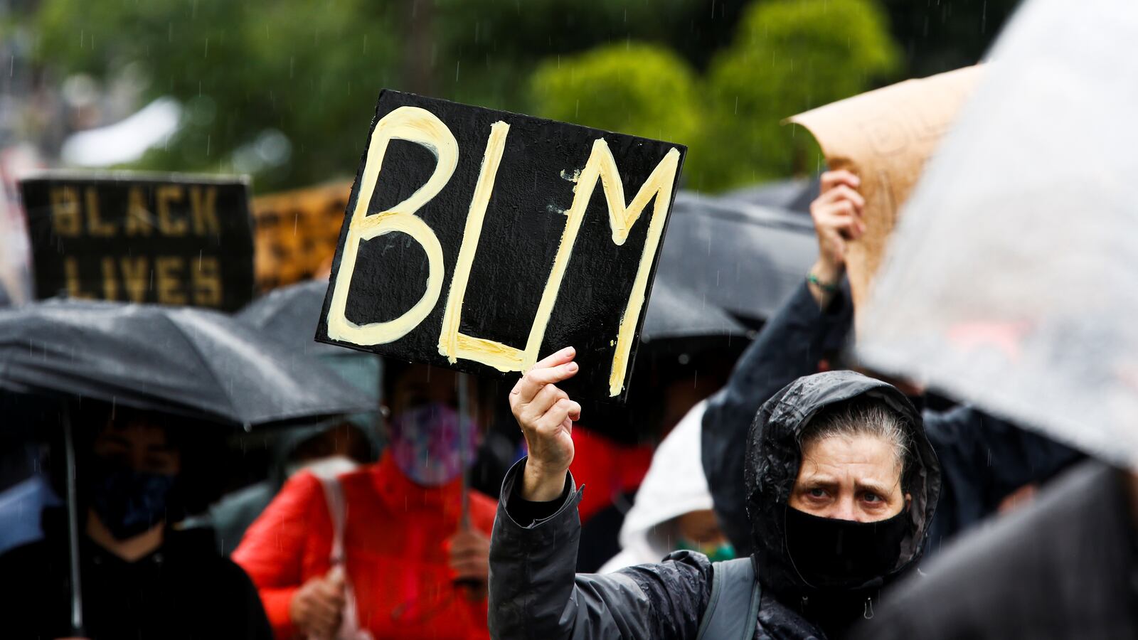 2020-06-13T000000Z_286264585_RC228H9MK5M2_RTRMADP_3_MINNEAPOLIS-POLICE-PROTESTS-SEATTLE_ooaagm