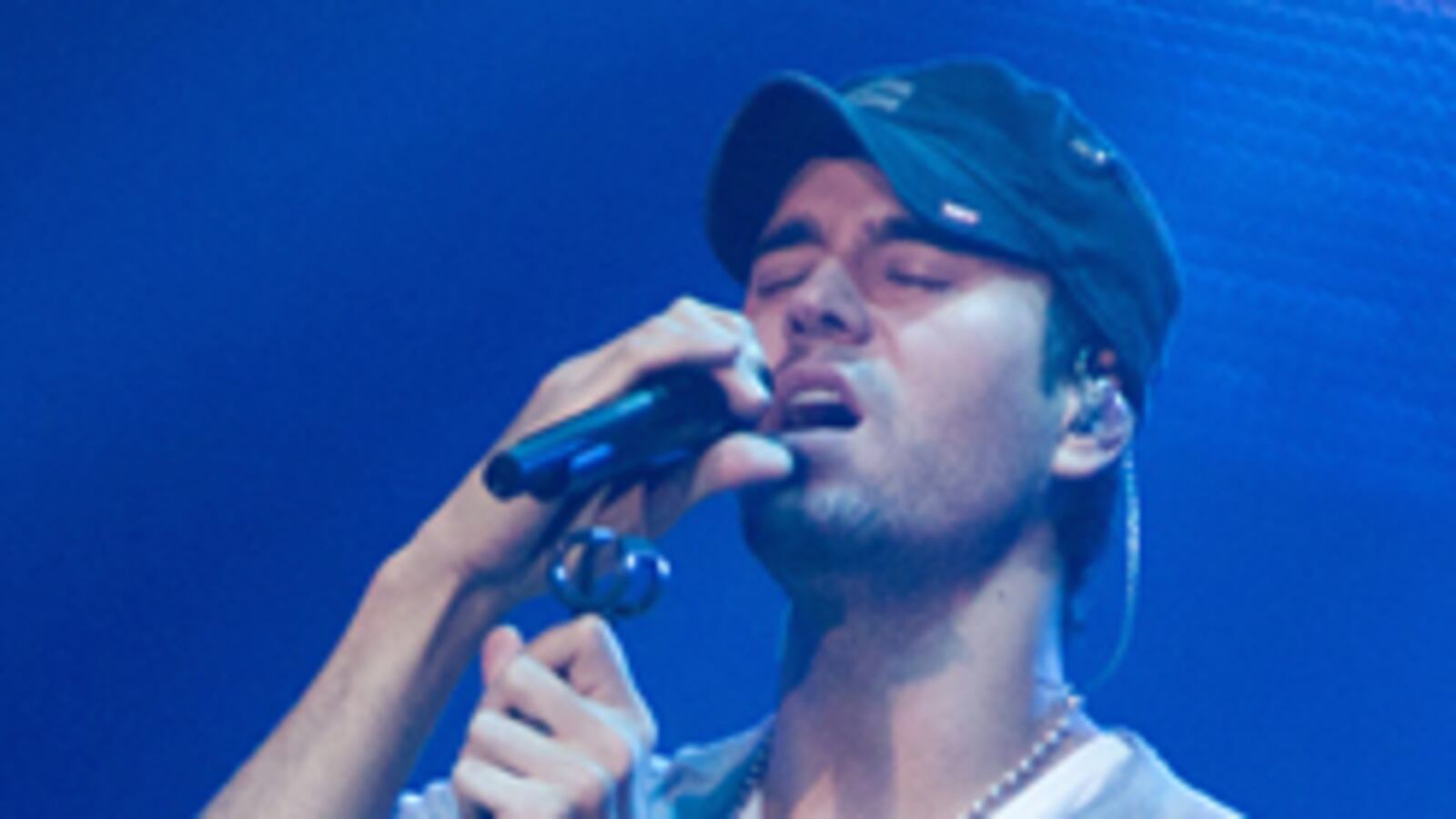 cheats/2011/03/29/britney-spears-enrique-iglesias-no-longer-touring-for-femme-fatale/enrique-iglesias_mxs4kf