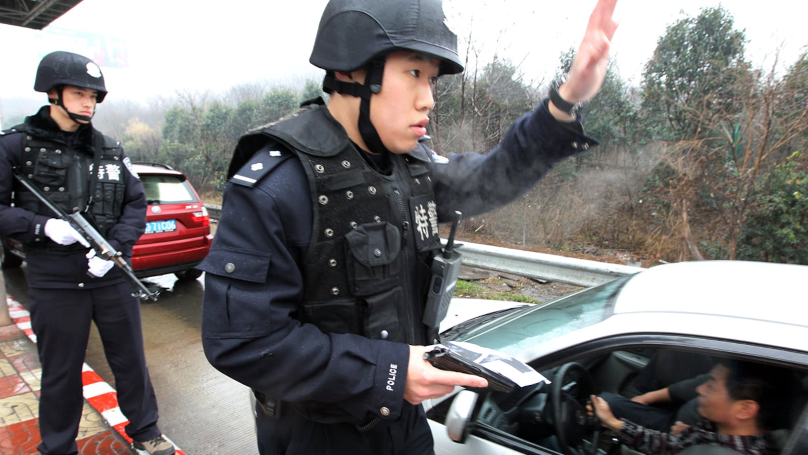 articles/2012/01/10/serial-killer-stalks-china/chinese-killer-search-levin_eojigu