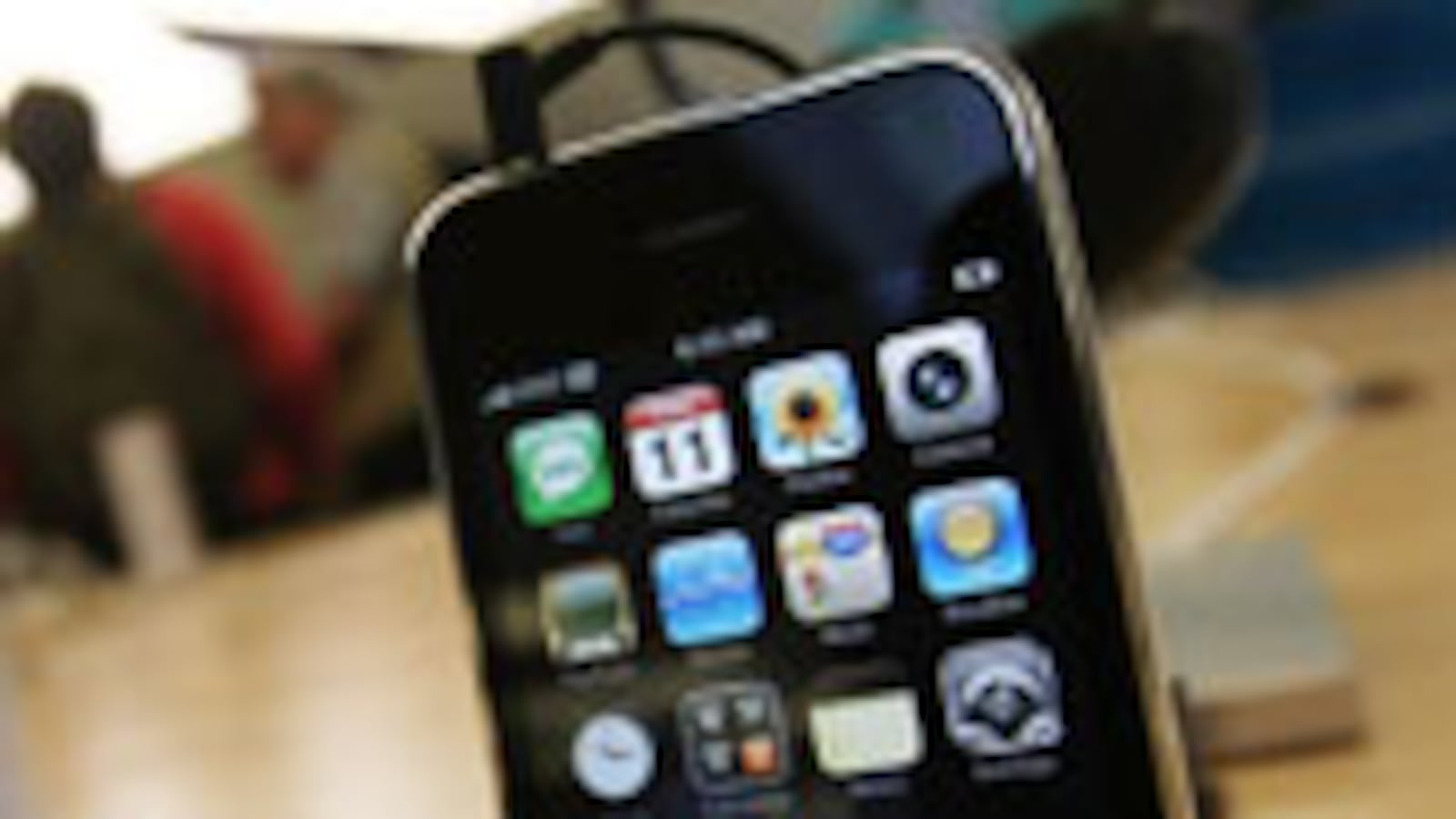 articles/2009/10/06/googles-better-iphone/rushkoff-iphone-1_54333_baitxy