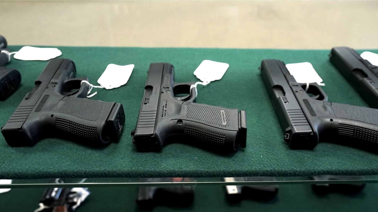 cheats/2016/02/24/texas-university-s-faculty-told/160224-handguns-cheat_fzbk7f