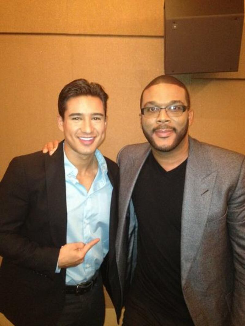 galleries/2012/10/21/tom-hanks-miley-cyrus-more-celebrity-twitter-pictures-photos/mario_lopez_zxtwog