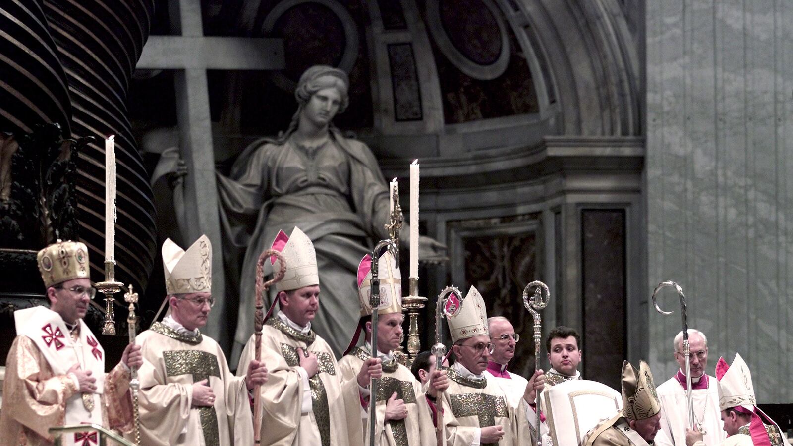 2001-03-19T120000Z_1559392318_PBEAHULCWDU_RTRMADP_3_POPE_mam5zq