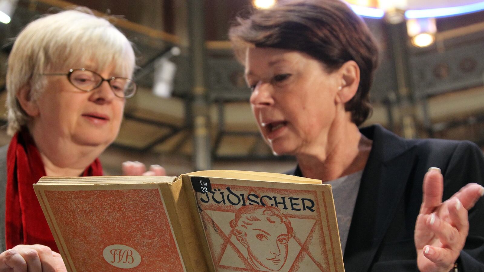 cheats/2013/01/17/russia-won-t-relinquish-book-treasure/russia-stolen-jewish-books-cheat_wkvina