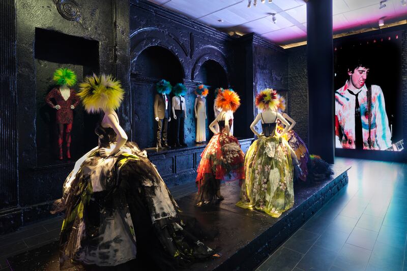 galleries/2013/05/06/punk-chaos-to-couture-at-the-met-museum-photos/130506-met-punk1_todn2l