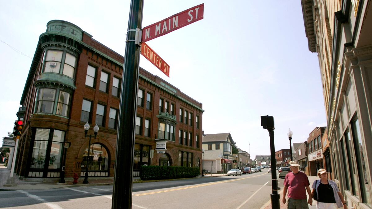 cheats/2012/06/11/ma-town-weighs-swearing-fines/middleborough-ma-cs_dkf31f