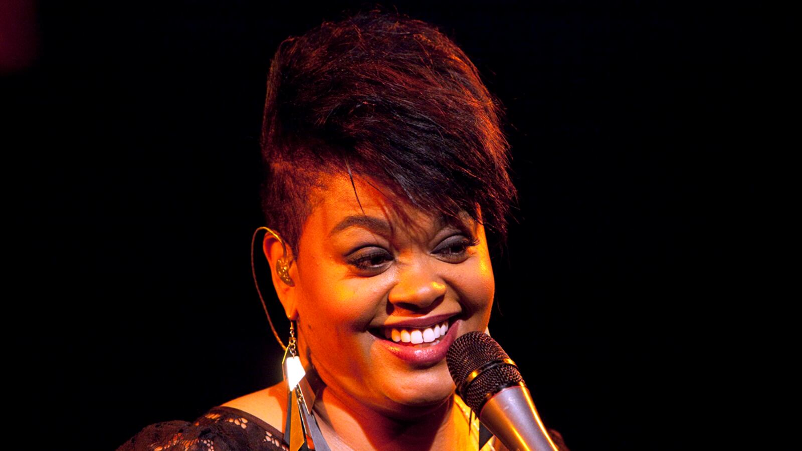 articles/2011/06/21/jill-scott-interview-new-album-common-s-white-house-gig-more/jill-scott-samuels_glv3xs