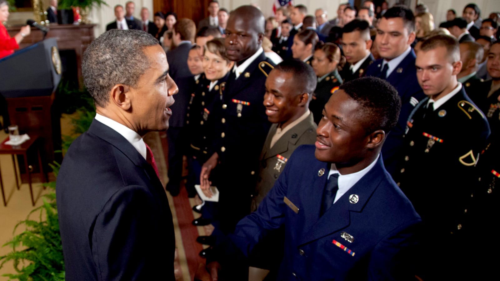 cheats/2012/07/04/obama-meets-with-new-citizens/obama-new-citizens_nc8mus