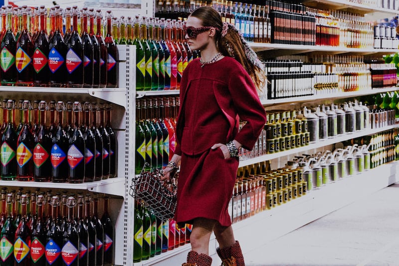 galleries/2014/03/05/shop-til-you-drop-at-chanel-fall-winter-2014-paris-fashion-week-photos/140305-harry-carr5_f626sz