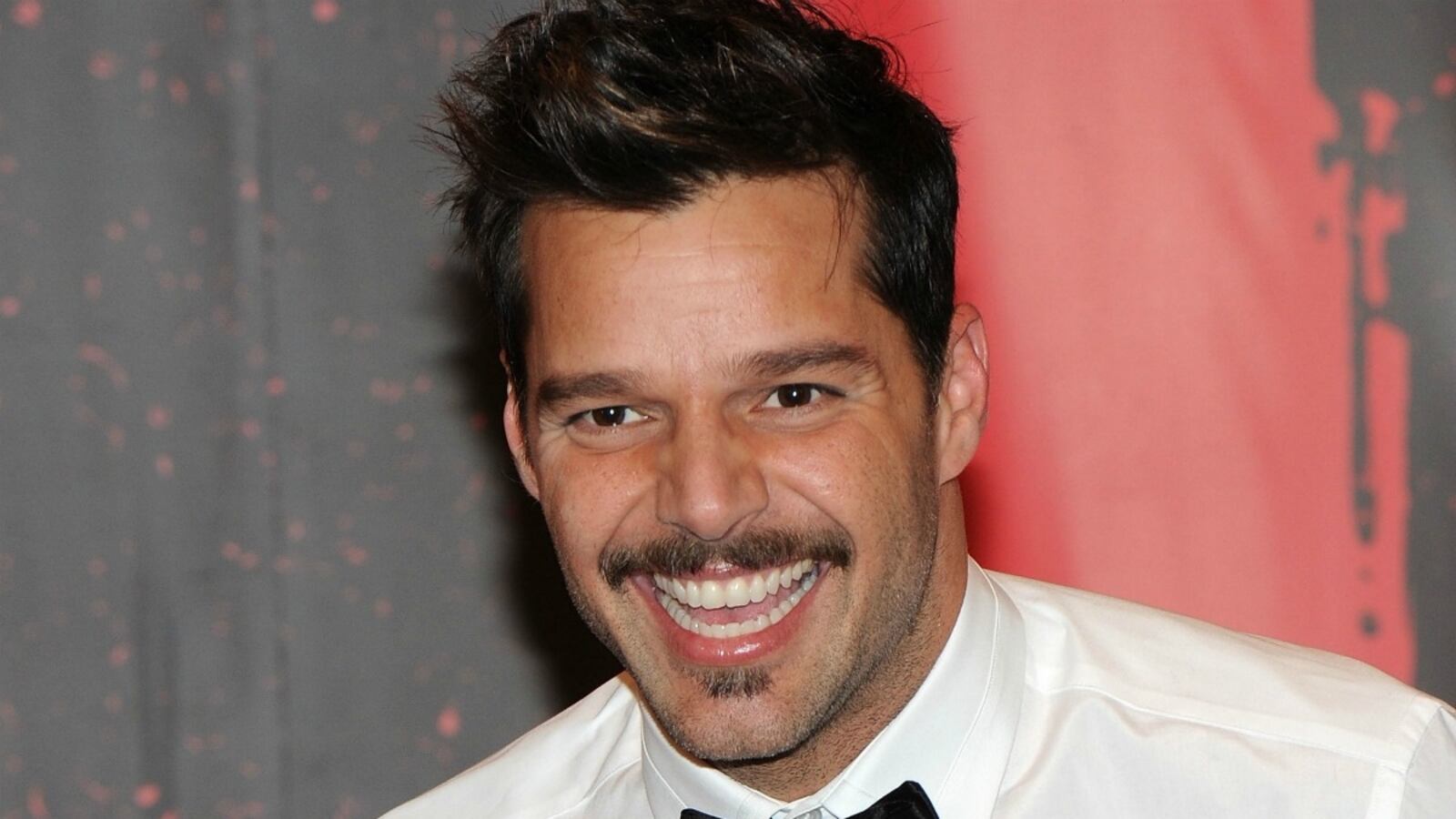 cheats/2012/05/14/ricky-martin-hosts-obama-fundraiser/ricky-martin-obama-fundraiser-cheat_pjnaeu