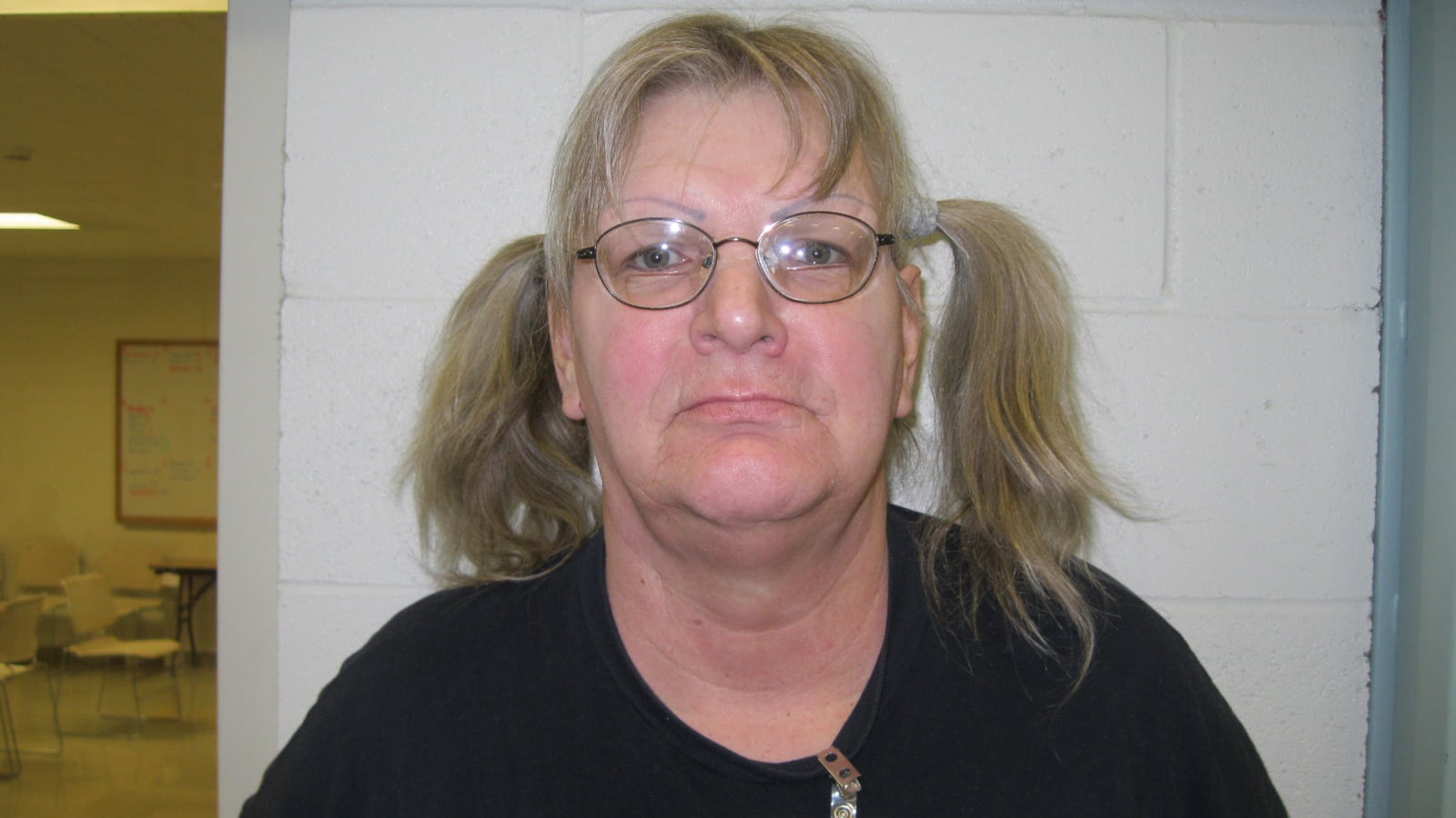 articles/2016/08/01/trans-woman-said-she-robbed-bank-because-prison-is-safer-than-street-life/160801-weill-linda-thompson-tease_hdhax7