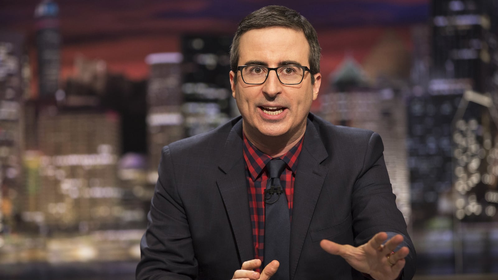 articles/2016/09/26/john-oliver-rips-wells-fargo-a-new-one-over-banking-scandal/160625-Stern-John-Oliver-tease_gyabij