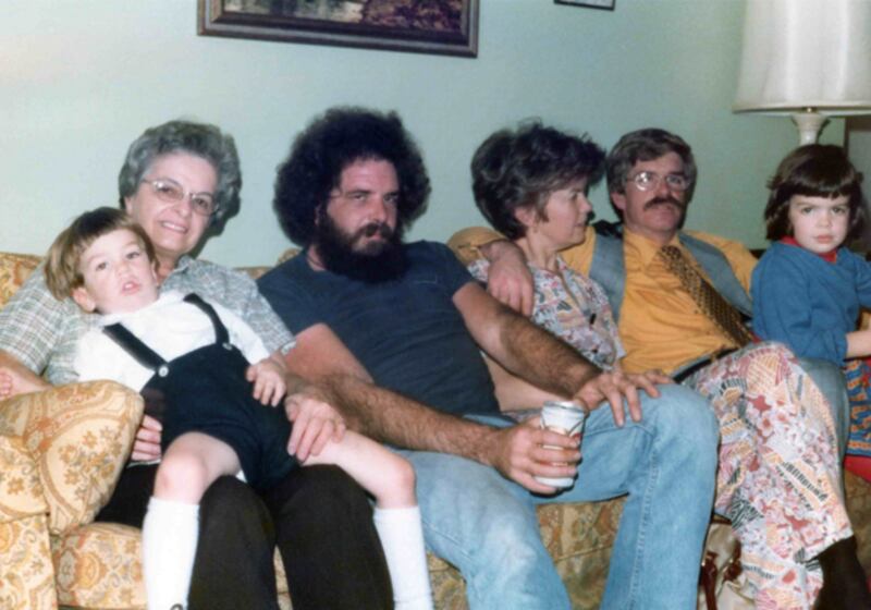 galleries/2010/11/22/awkward-thanksgiving-family-photos/awkward-thanksgiving---uncle_u5fyp0