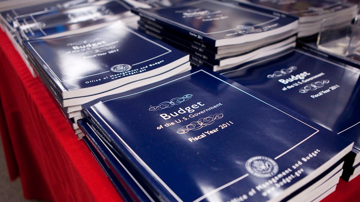 cheats/2012/01/31/2012-deficit-to-top-1-trillion/us-deficit-tops-1-trillion-4th-year-row-cs_wwz6x0