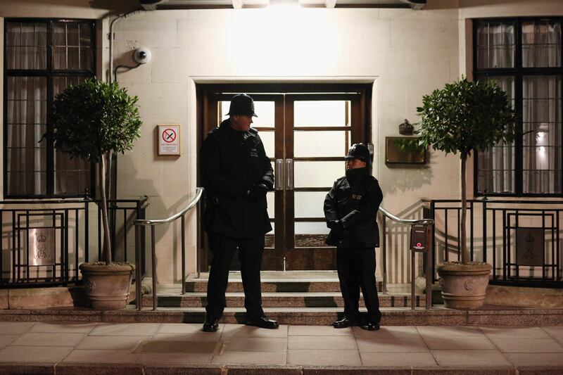 articles/2013/03/04/queen-guarded-by-uk-s-tallest-cop/tall-cop_ewvqdn