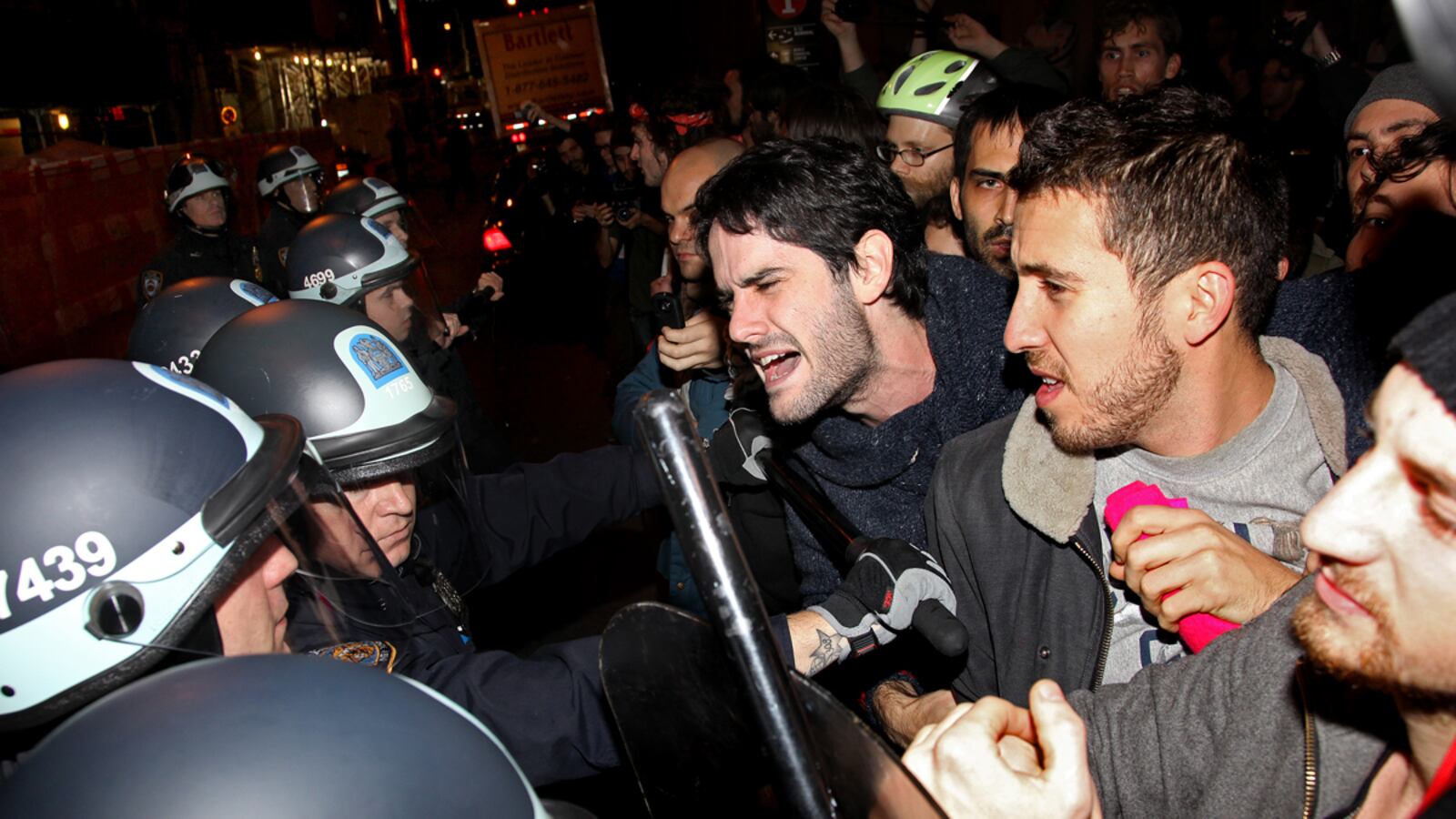 cheats/2011/11/15/police-clear-zuccotti-park/occupy-wall-street-police-clear-zuccotti-park-cheat_nwqcxz