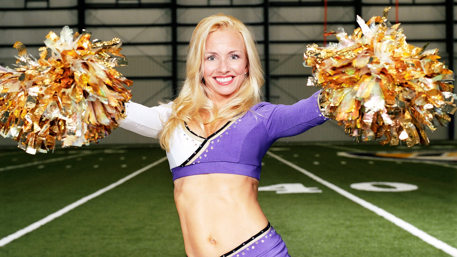 articles/2014/11/06/from-baltimore-ravens-cheerleader-to-mrs-robinson/141105-zadrozny-ravens-cheerleader-tease_tzes79