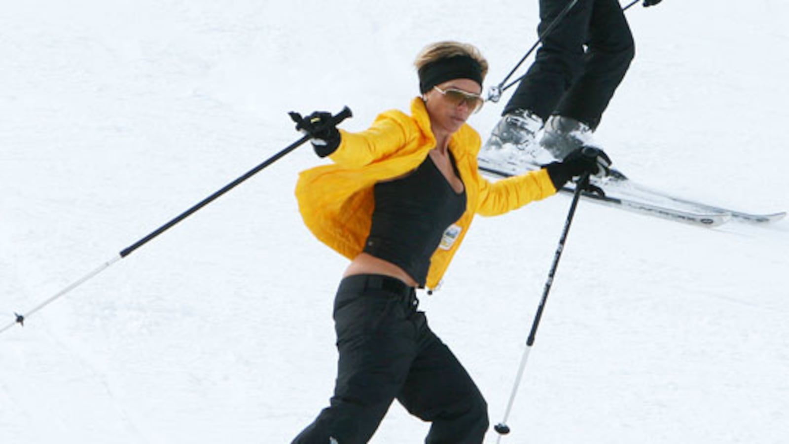 galleries/2009/12/21/stars-on-the-slopes/celeb-slopes---beckham_chisyq