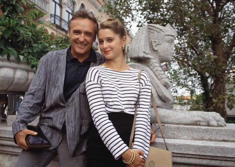 Katherine LaNasa and Dennis Hopper