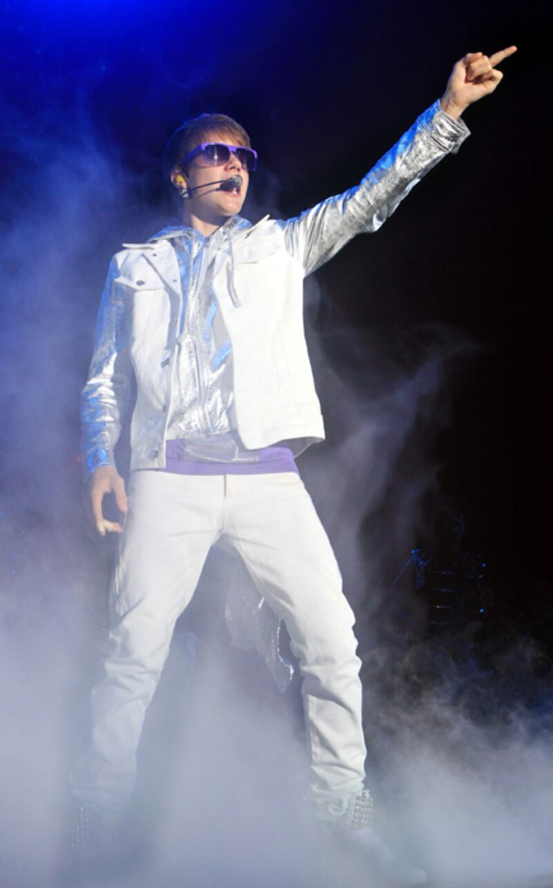 galleries/2011/05/25/summer-white-album/summer-white-album---bieber_l1drwz