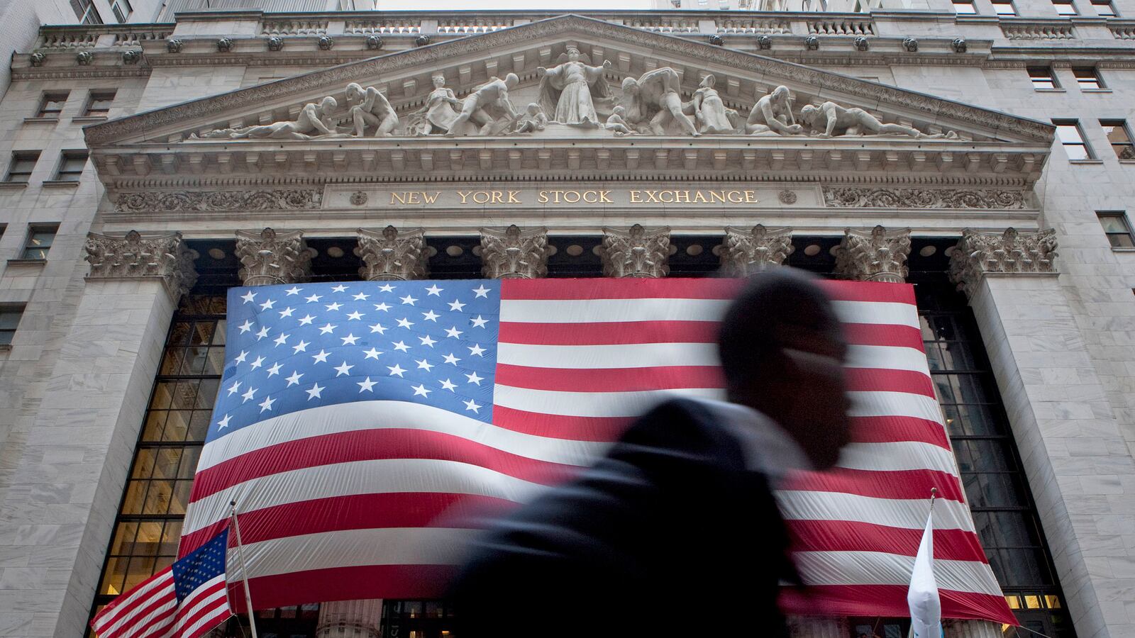 articles/2014/07/10/stock-market-america-and-the-rest-of-us/140710-green-dow-tease_c4t1a0