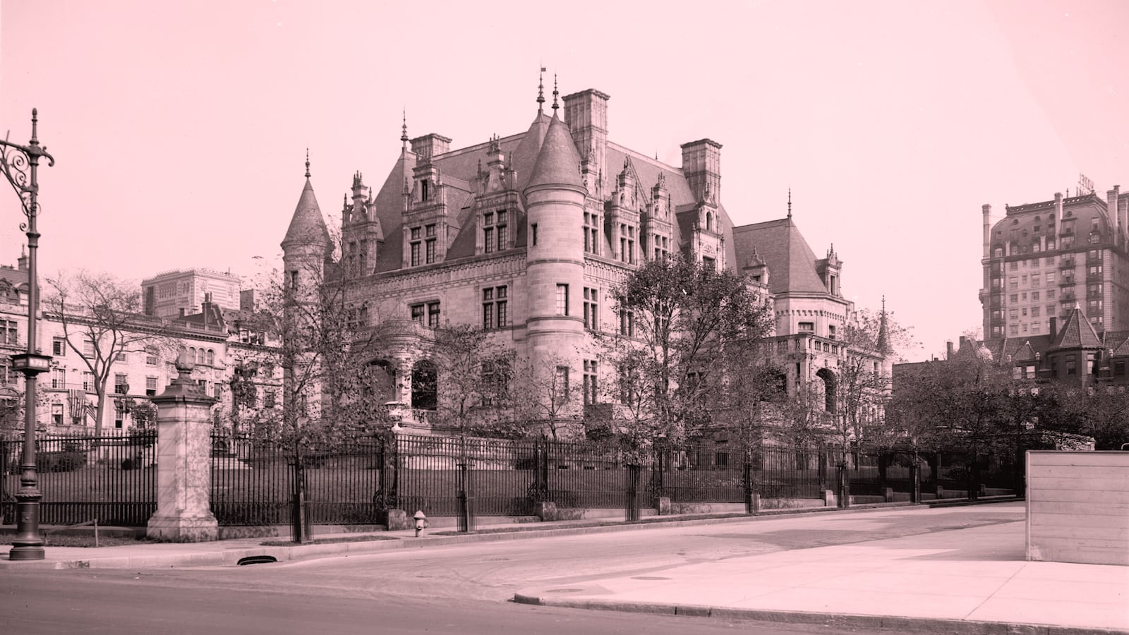 170625-mcnearney-charles-schwab-mansion-hero_tw8ncd