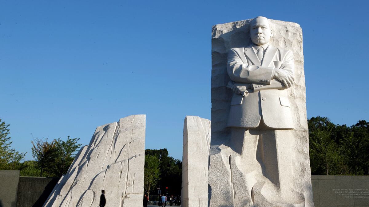 articles/2011/08/30/martin-luther-king-statue-unveiling-reveals-america-s-bad-side/mlk-memorial-crouch_zfff8s