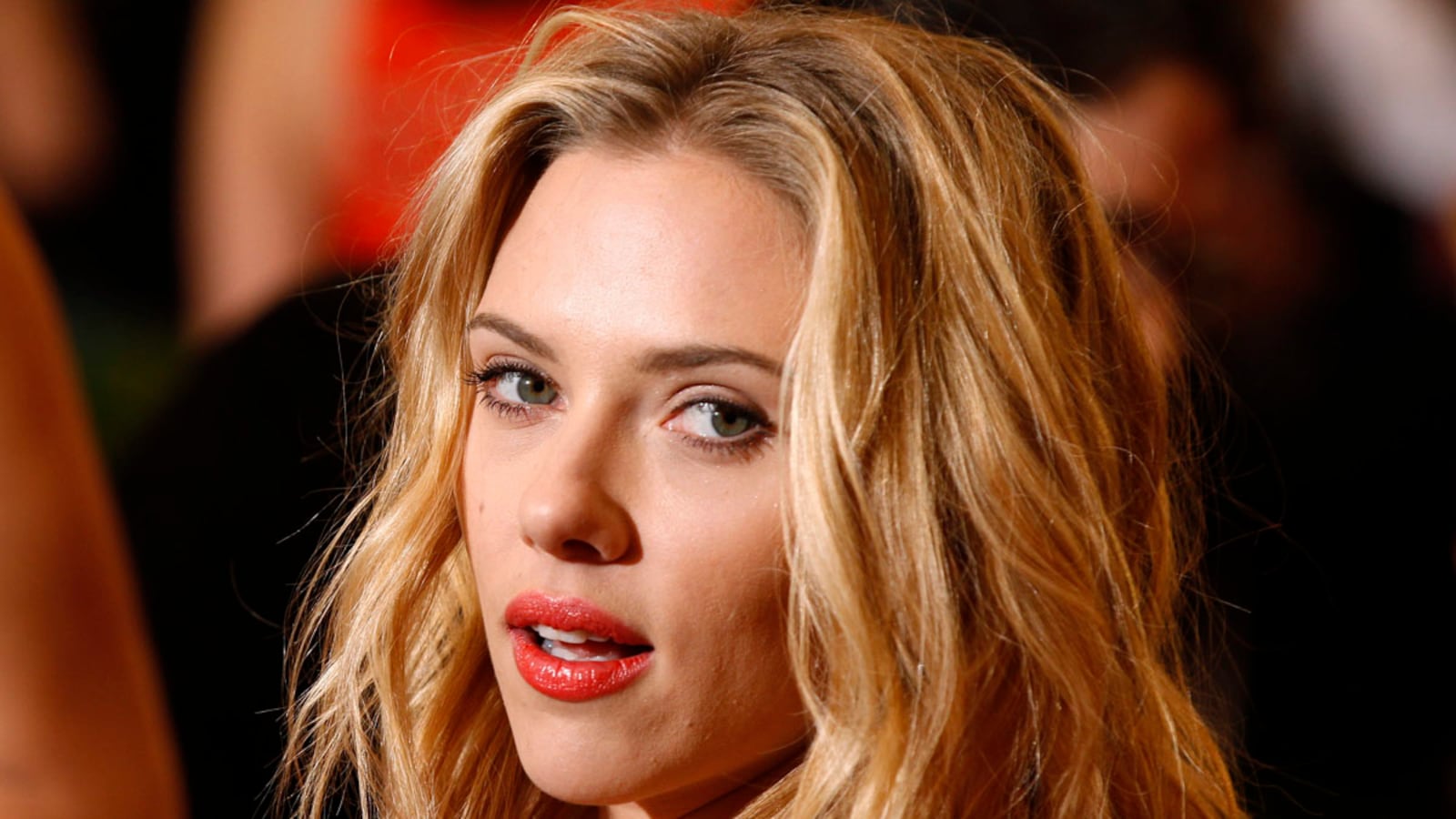 articles/2013/12/18/scarlett-johansson-s-her-performance-deserves-oscar-love/131217-stern-johansson-her-tease_wvgtkp